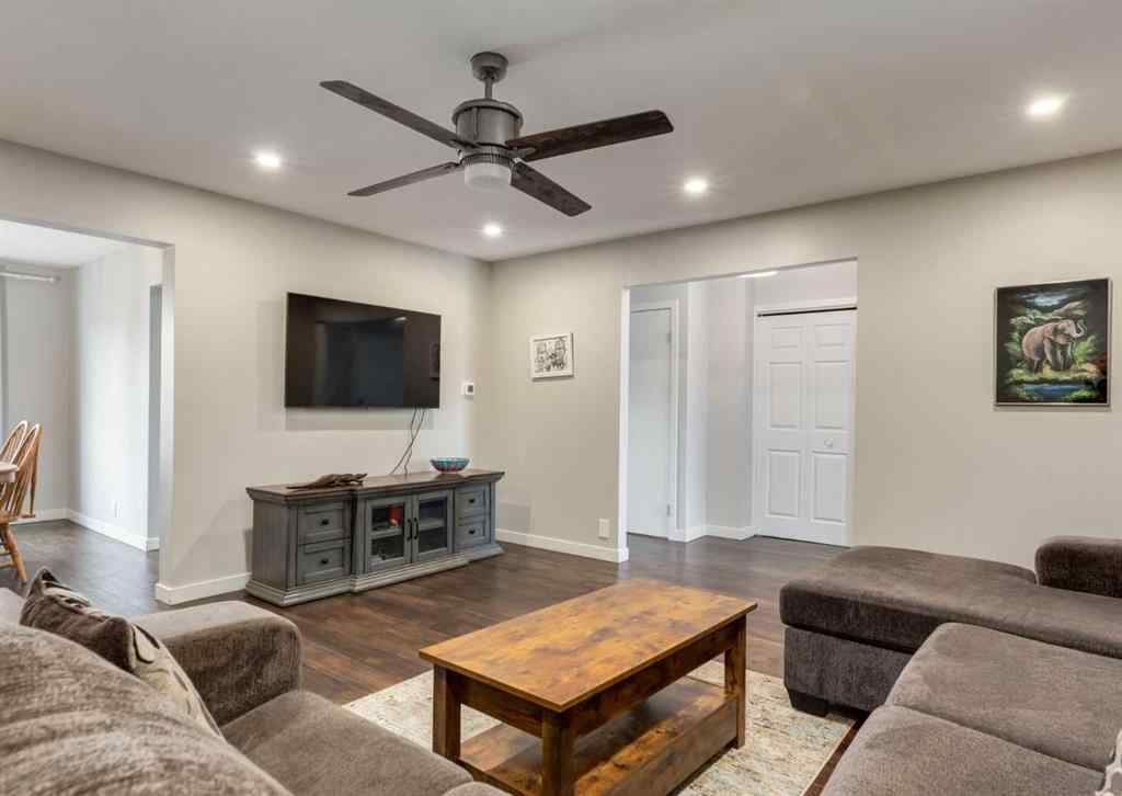 MLS® A2250810 - 127 Silvercreek Close NW in Silver Springs Calgary, Residential