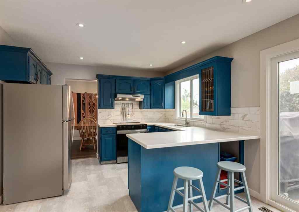 MLS® A2250810 - 127 Silvercreek Close NW in Silver Springs Calgary, Residential