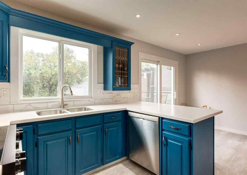 MLS® A2250810 - 127 Silvercreek Close NW in Silver Springs Calgary, Residential