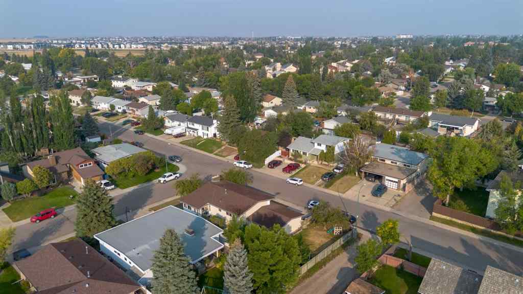 MLS® A2250813 - 10 Sheridan Road W in Varsity Village Lethbridge, Residential