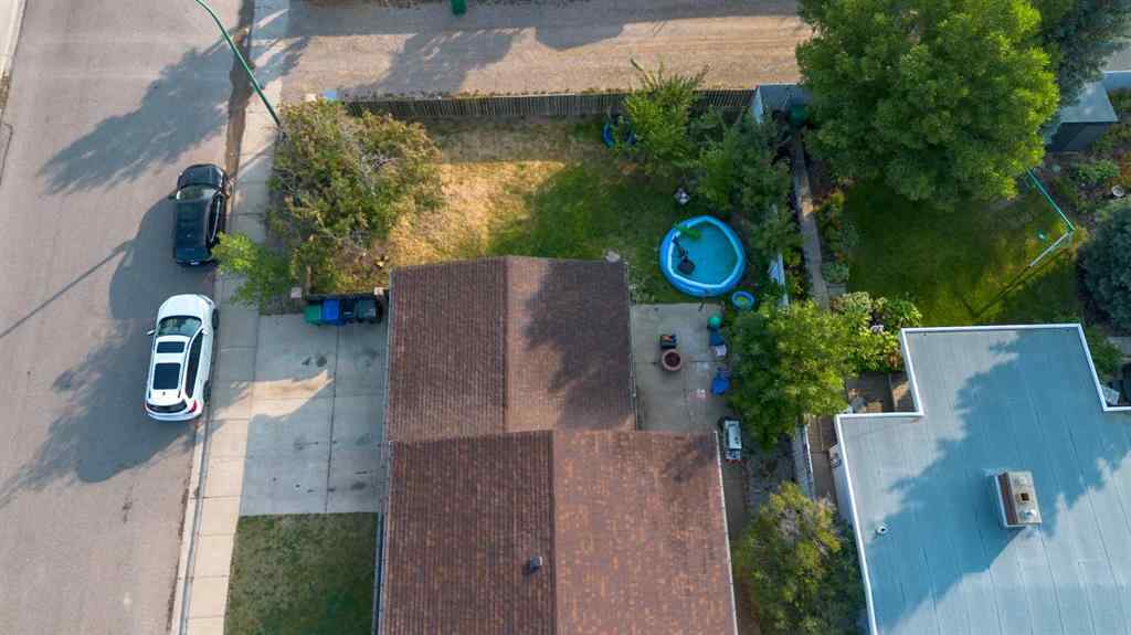 MLS® A2250813 - 10 Sheridan Road W in Varsity Village Lethbridge, Residential