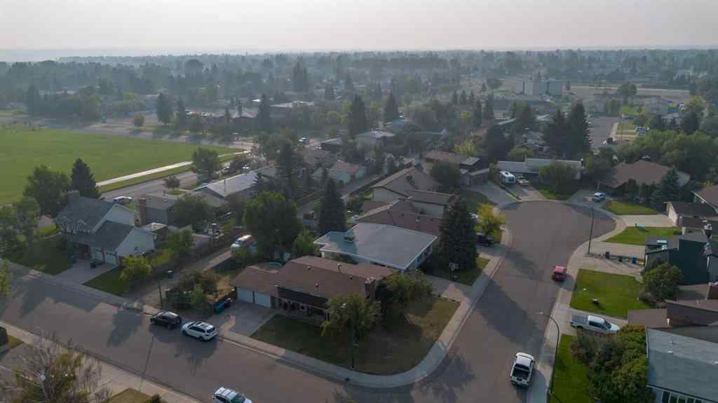 MLS® A2250813 - 10 Sheridan Road W in Varsity Village Lethbridge, Residential