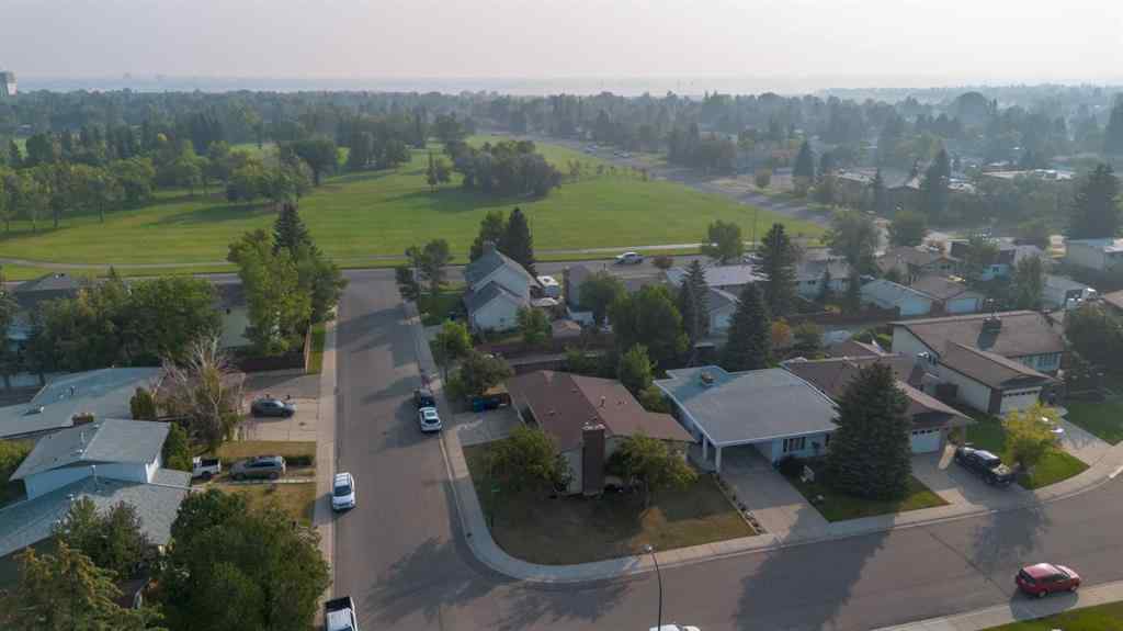 MLS® A2250813 - 10 Sheridan Road W in Varsity Village Lethbridge, Residential
