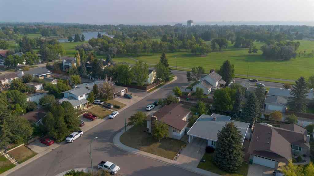 MLS® A2250813 - 10 Sheridan Road W in Varsity Village Lethbridge, Residential