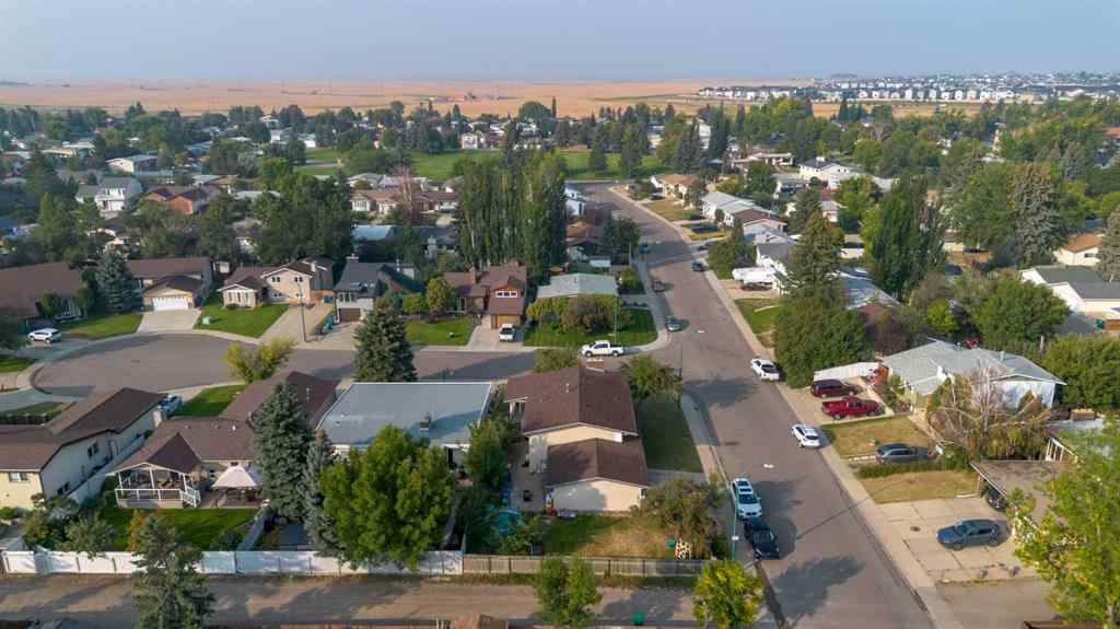MLS® A2250813 - 10 Sheridan Road W in Varsity Village Lethbridge, Residential