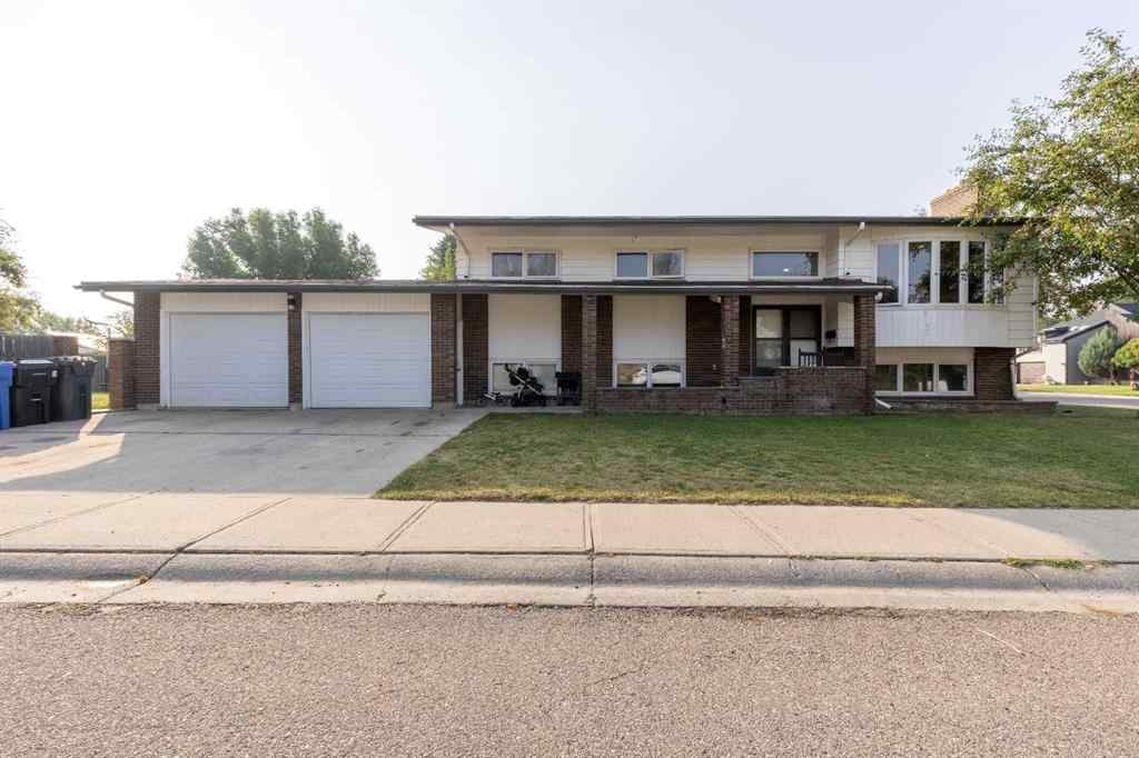 MLS® A2250813 - 10 Sheridan Road W in Varsity Village Lethbridge, Residential