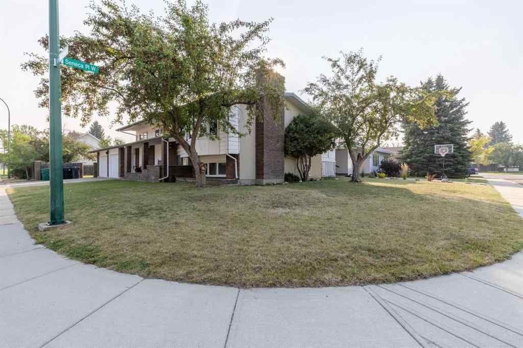 MLS® A2250813 - 10 Sheridan Road W in Varsity Village Lethbridge, Residential