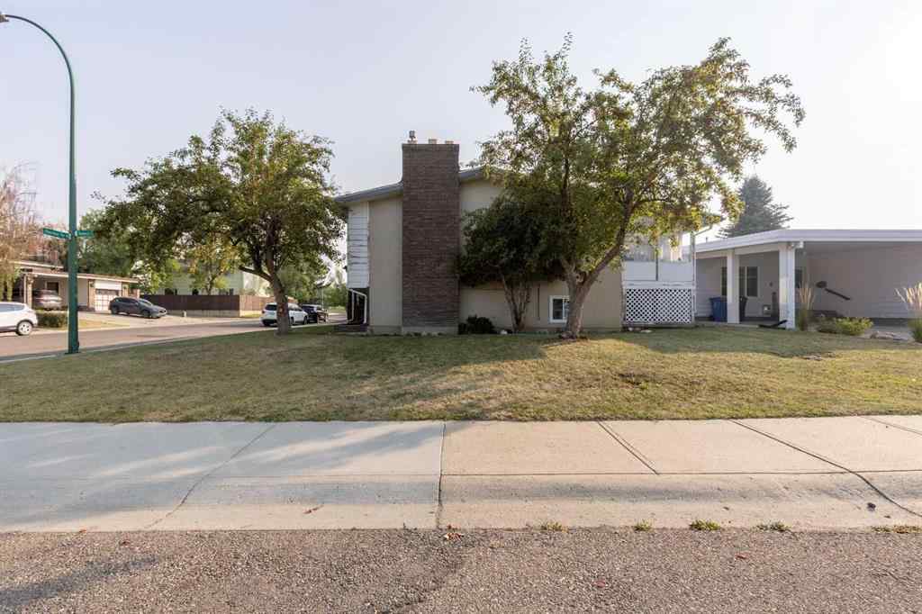 MLS® A2250813 - 10 Sheridan Road W in Varsity Village Lethbridge, Residential