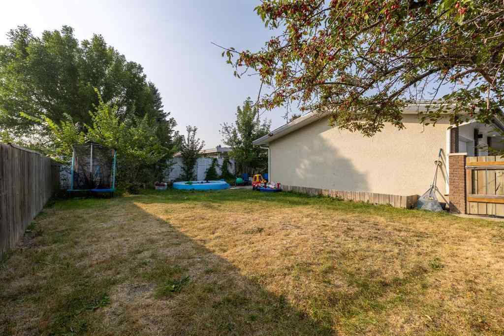 MLS® A2250813 - 10 Sheridan Road W in Varsity Village Lethbridge, Residential
