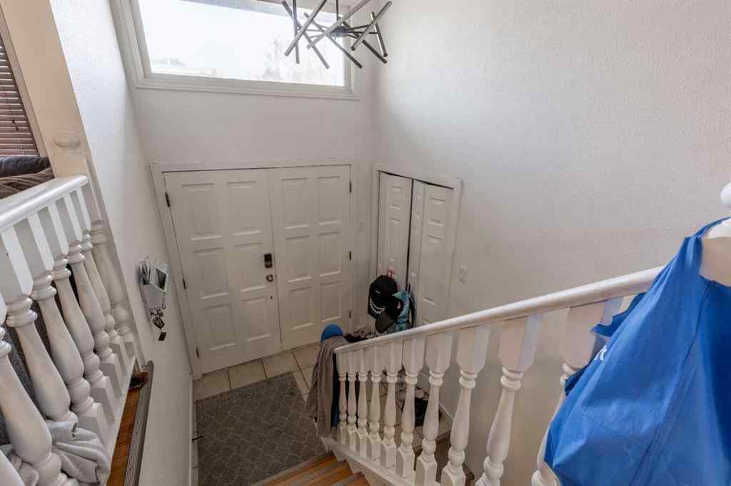 MLS® A2250813 - 10 Sheridan Road W in Varsity Village Lethbridge, Residential