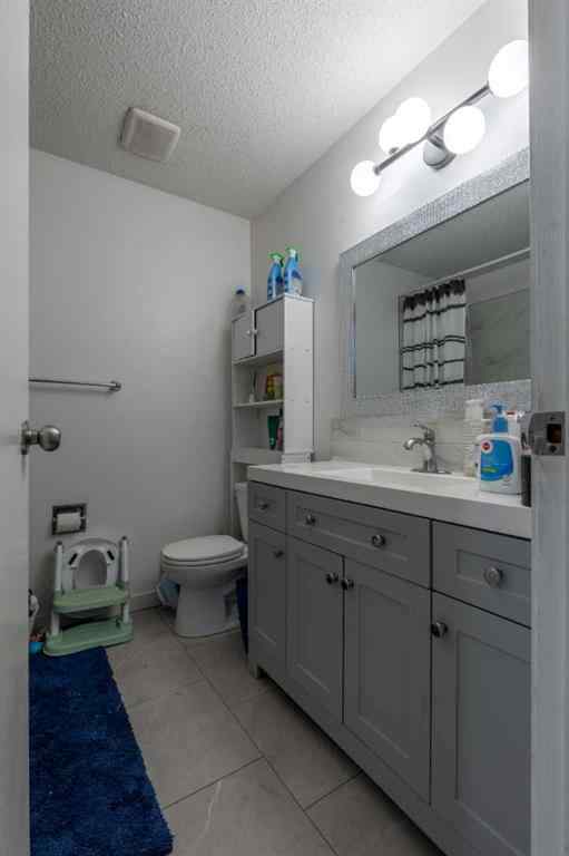 MLS® A2250813 - 10 Sheridan Road W in Varsity Village Lethbridge, Residential