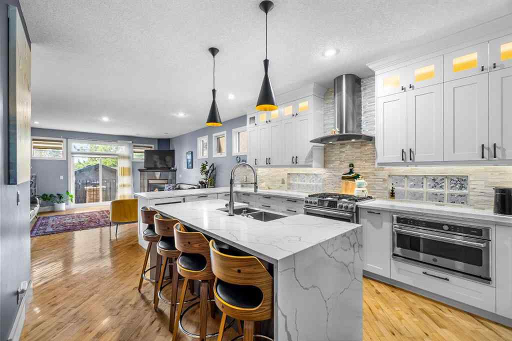 MLS® A2250847 - 2409 7 Avenue NW in West Hillhurst Calgary, Residential