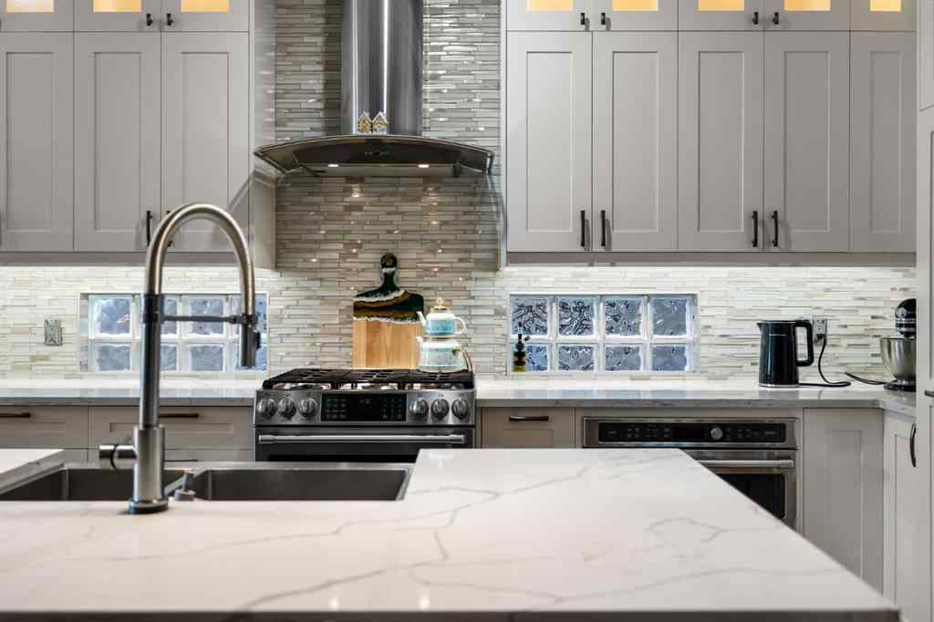 MLS® A2250847 - 2409 7 Avenue NW in West Hillhurst Calgary, Residential