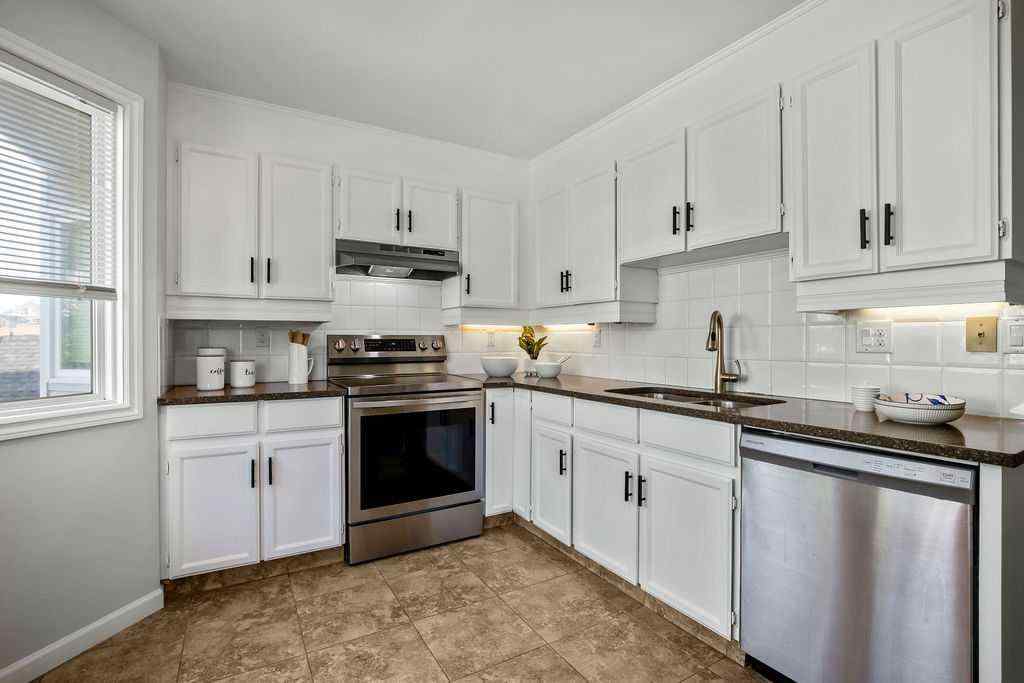 MLS® A2250852 - 6 Coachway Green SW in Coach Hill Calgary, Residential