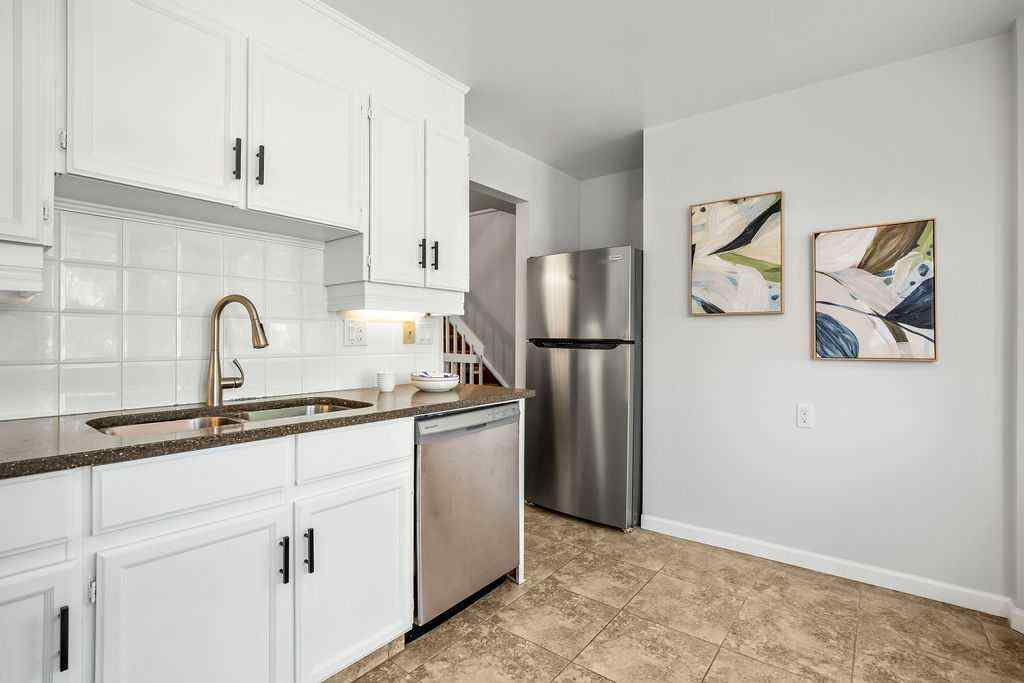 MLS® A2250852 - 6 Coachway Green SW in Coach Hill Calgary, Residential