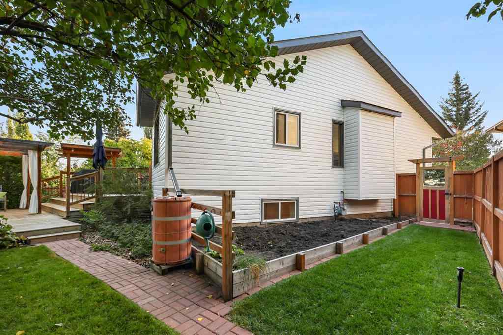 MLS® A2250877 - 49 Sunmeadows Place SE in Sundance Calgary, Residential
