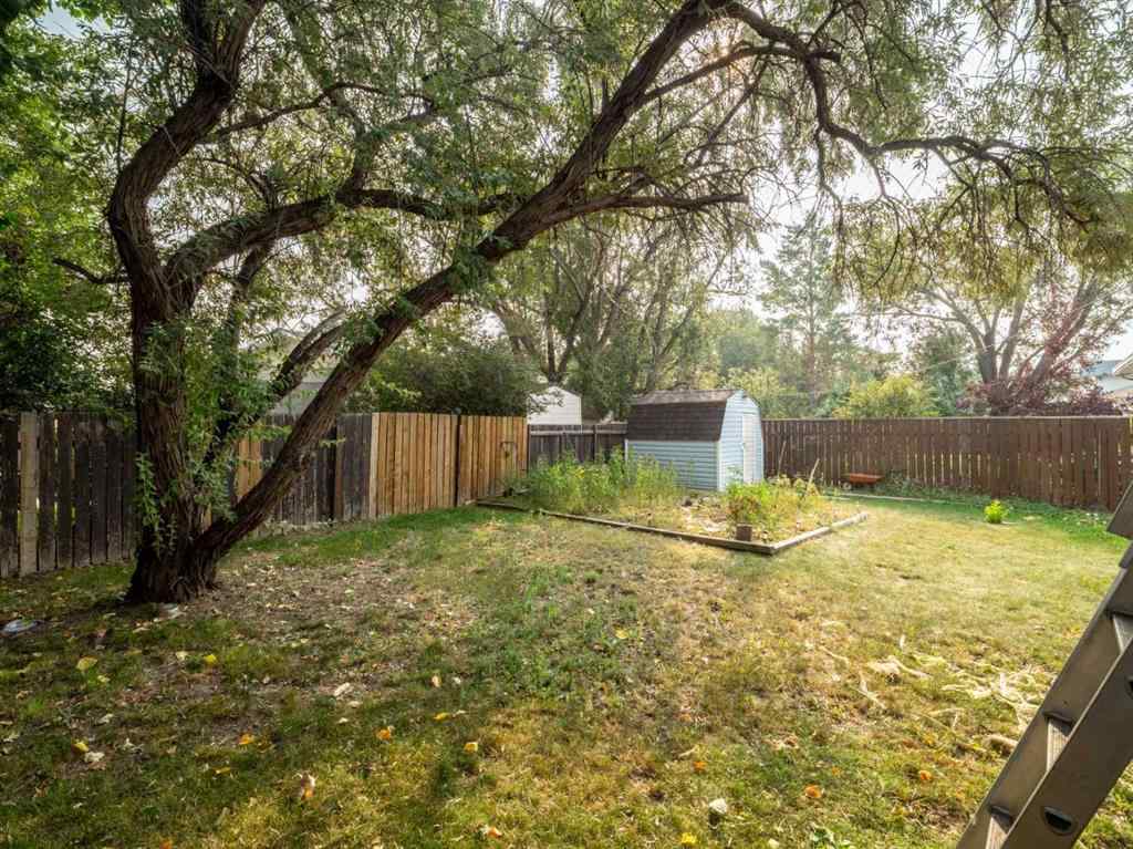 MLS® A2250879 - 18 Sheridan Place W in Varsity Village Lethbridge, Residential