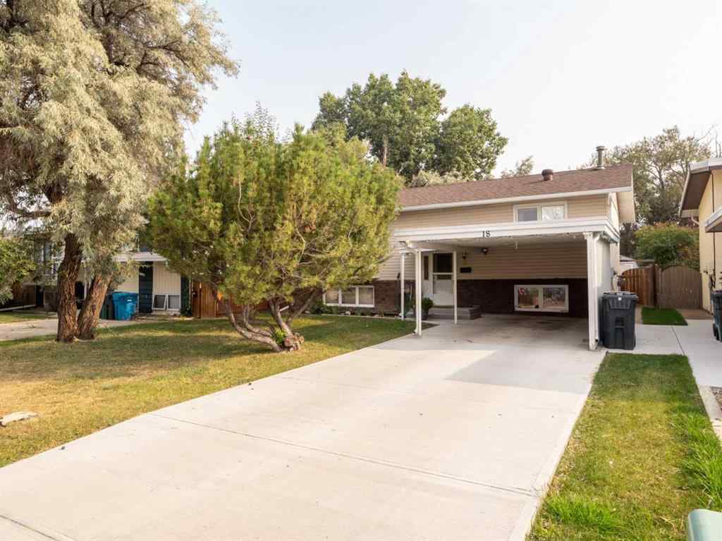 MLS® A2250879 - 18 Sheridan Place W in Varsity Village Lethbridge, Residential