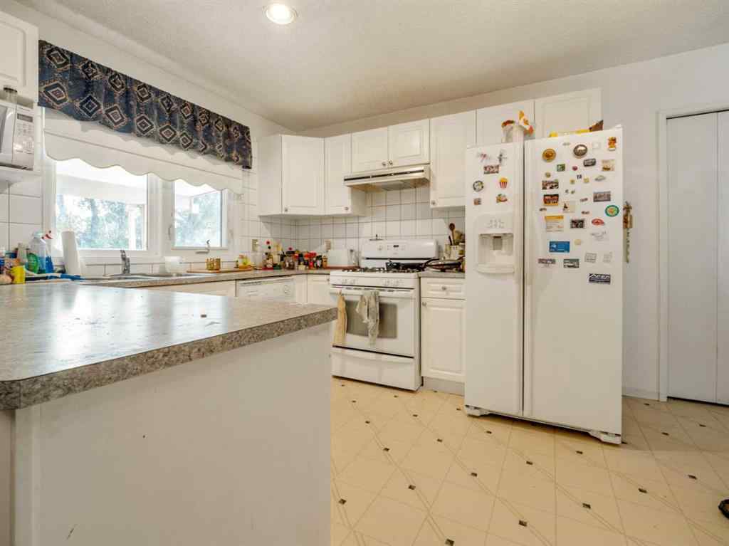MLS® A2250879 - 18 Sheridan Place W in Varsity Village Lethbridge, Residential