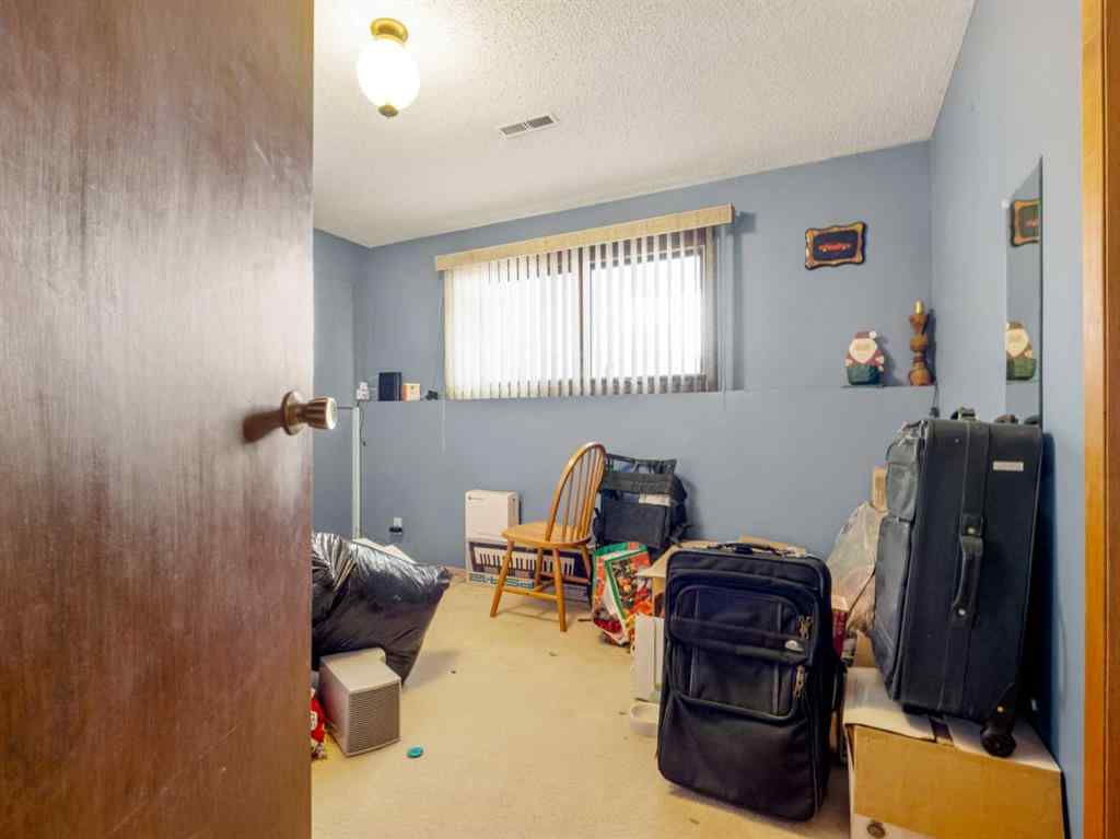 MLS® A2250879 - 18 Sheridan Place W in Varsity Village Lethbridge, Residential