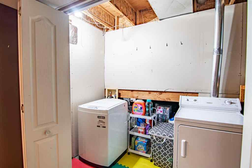 MLS® A2250885 - 22 Doan Avenue  in Deer Park Village Red Deer, Residential