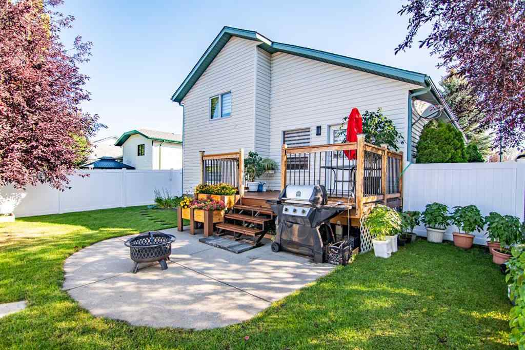 MLS® A2250885 - 22 Doan Avenue  in Deer Park Village Red Deer, Residential