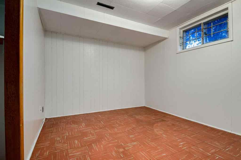 MLS® A2250887 - 6016 Thornburn Drive NW in Thorncliffe Calgary, Residential