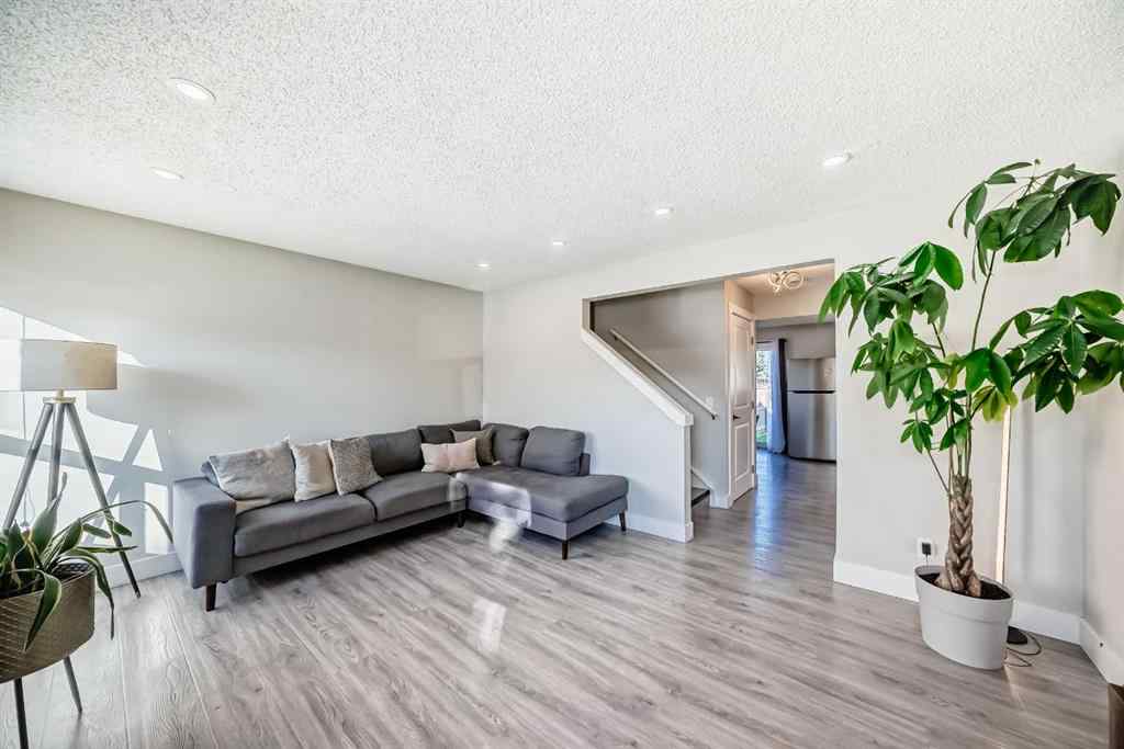 MLS® A2250890 - 3920 44 Avenue NE in Whitehorn Calgary, Residential