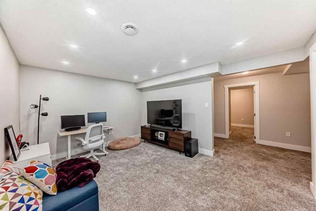 MLS® A2250890 - 3920 44 Avenue NE in Whitehorn Calgary, Residential