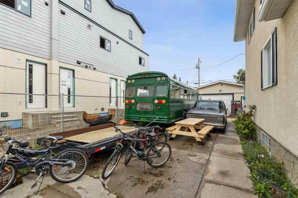 MLS® A2250914 - 233 27 Avenue NE in Tuxedo Park Calgary, Residential