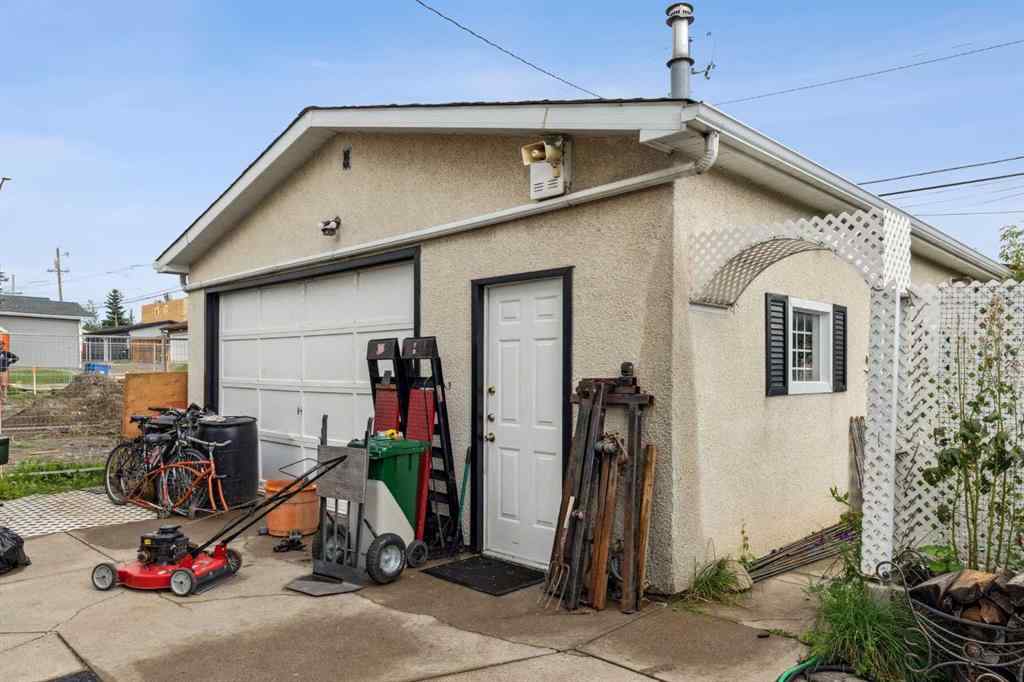 MLS® A2250914 - 233 27 Avenue NE in Tuxedo Park Calgary, Residential