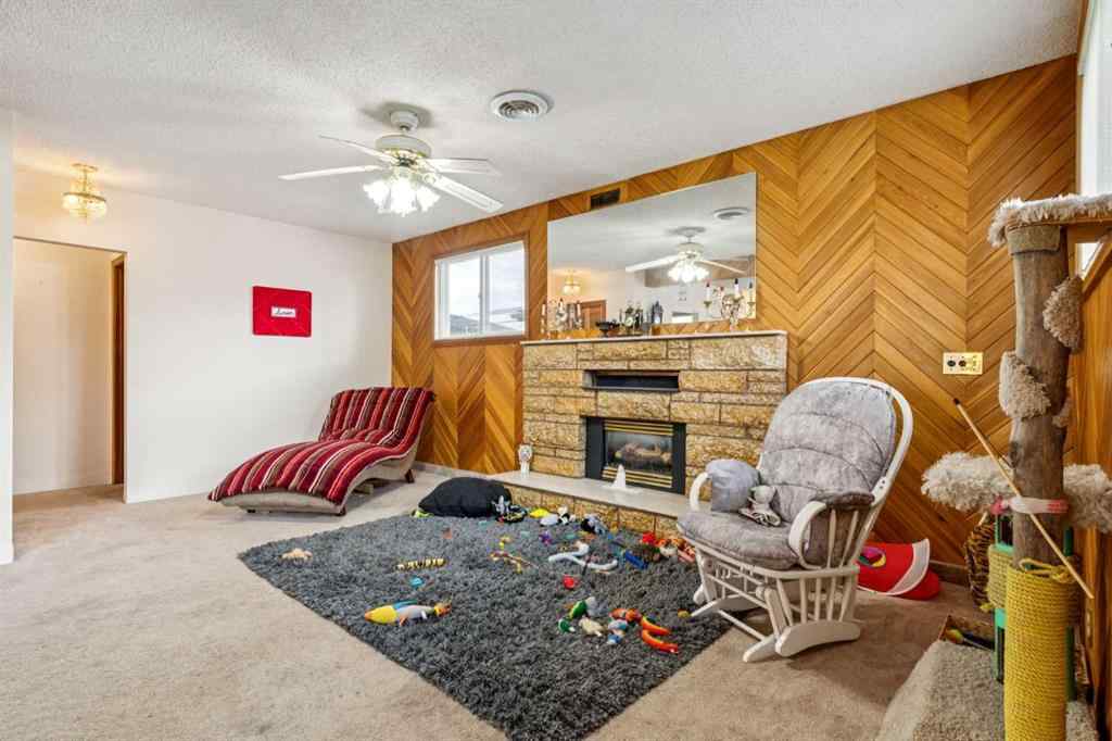 MLS® A2250914 - 233 27 Avenue NE in Tuxedo Park Calgary, Residential