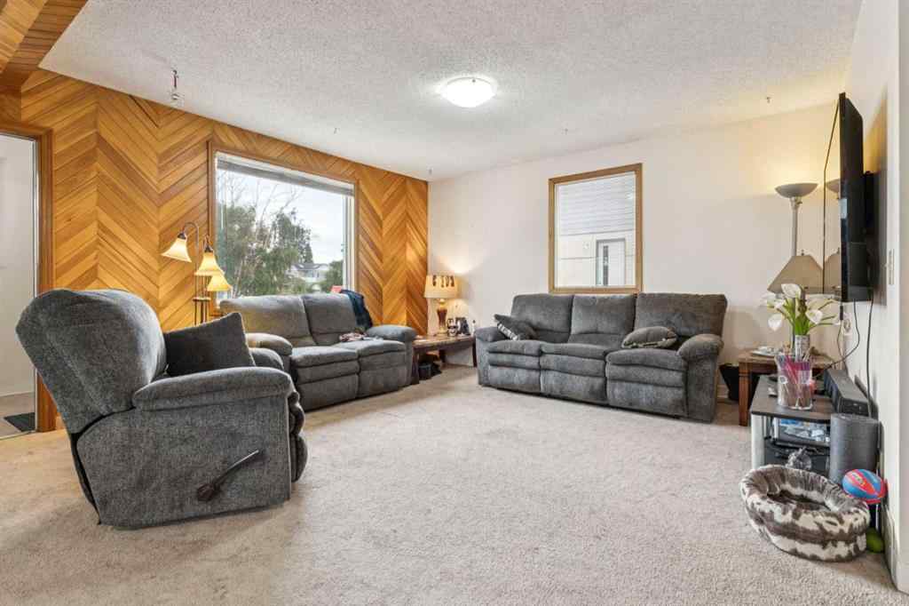 MLS® A2250914 - 233 27 Avenue NE in Tuxedo Park Calgary, Residential