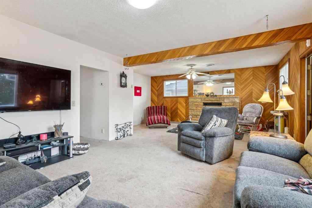 MLS® A2250914 - 233 27 Avenue NE in Tuxedo Park Calgary, Residential
