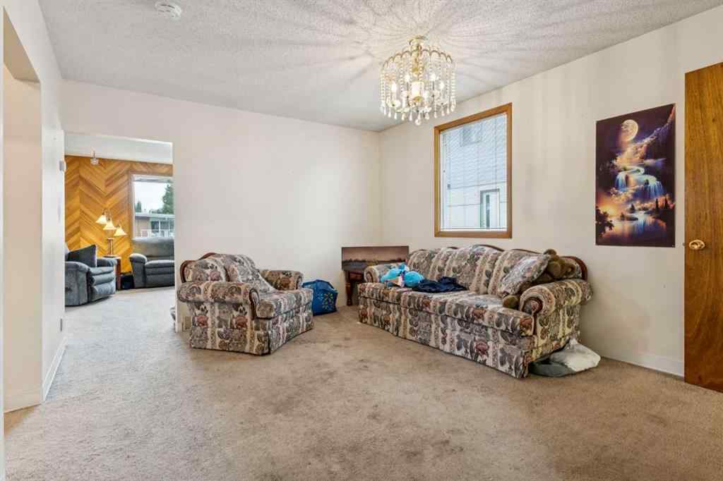 MLS® A2250914 - 233 27 Avenue NE in Tuxedo Park Calgary, Residential