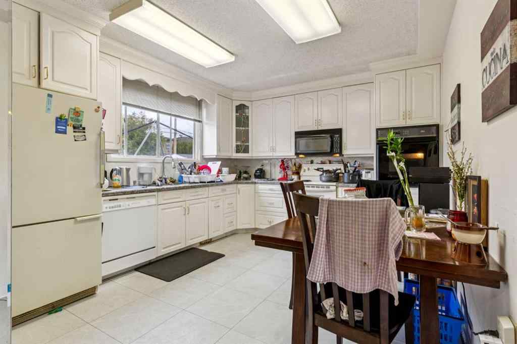 MLS® A2250914 - 233 27 Avenue NE in Tuxedo Park Calgary, Residential