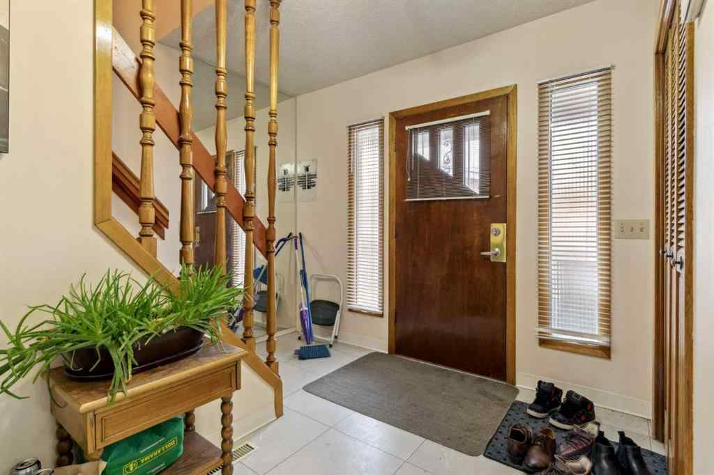 MLS® A2250914 - 233 27 Avenue NE in Tuxedo Park Calgary, Residential