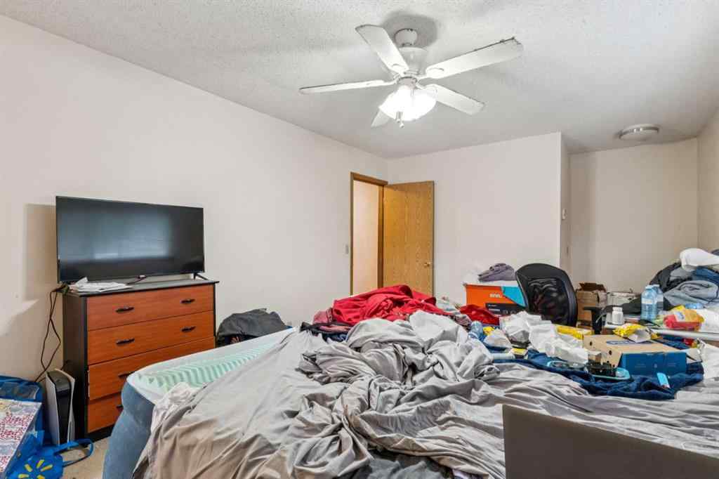 MLS® A2250914 - 233 27 Avenue NE in Tuxedo Park Calgary, Residential