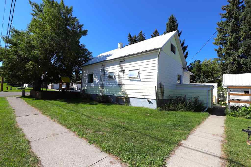 MLS® A2250920 - 771 Mountain Street  in NONE Pincher Creek, Residential