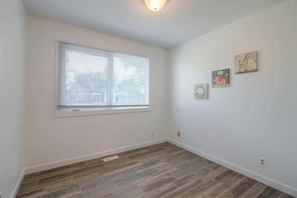 MLS® A2250939 - 946 Columbia Boulevard W in Varsity Village Lethbridge, Residential