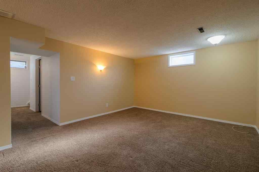 MLS® A2250939 - 946 Columbia Boulevard W in Varsity Village Lethbridge, Residential