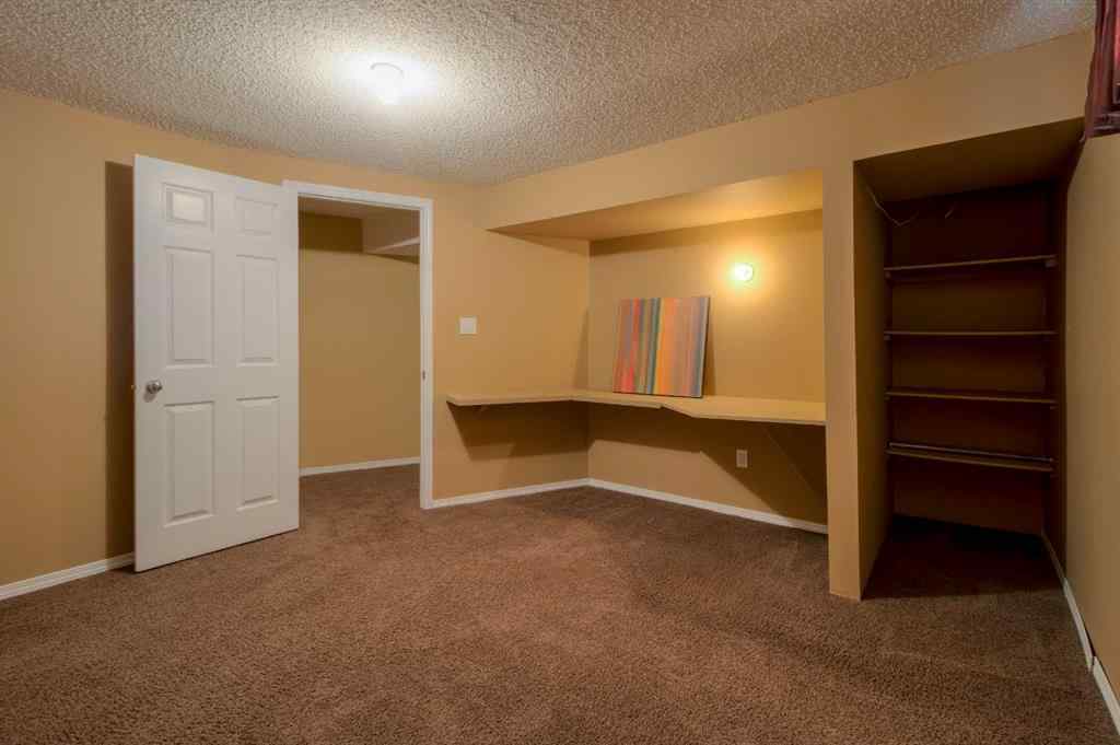 MLS® A2250939 - 946 Columbia Boulevard W in Varsity Village Lethbridge, Residential