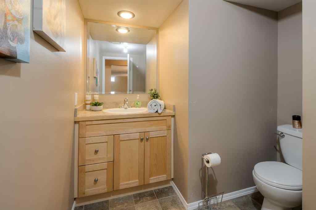 MLS® A2250939 - 946 Columbia Boulevard W in Varsity Village Lethbridge, Residential