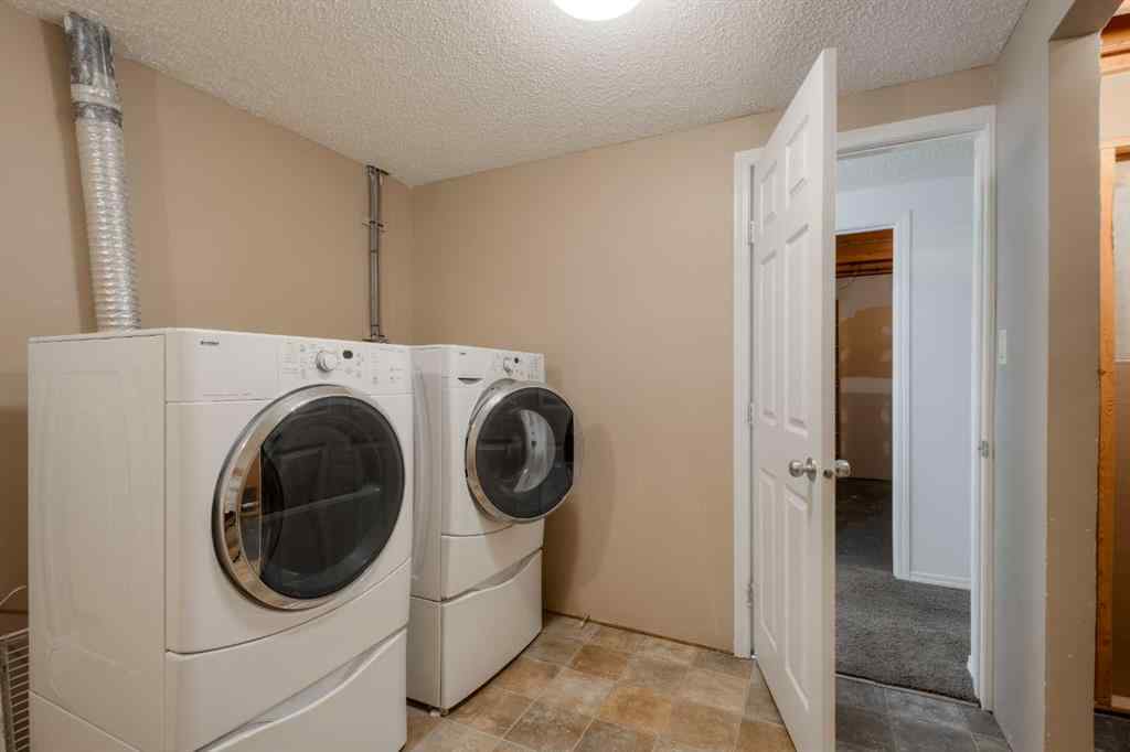 MLS® A2250939 - 946 Columbia Boulevard W in Varsity Village Lethbridge, Residential