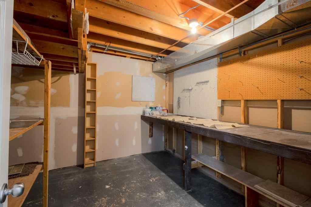 MLS® A2250939 - 946 Columbia Boulevard W in Varsity Village Lethbridge, Residential