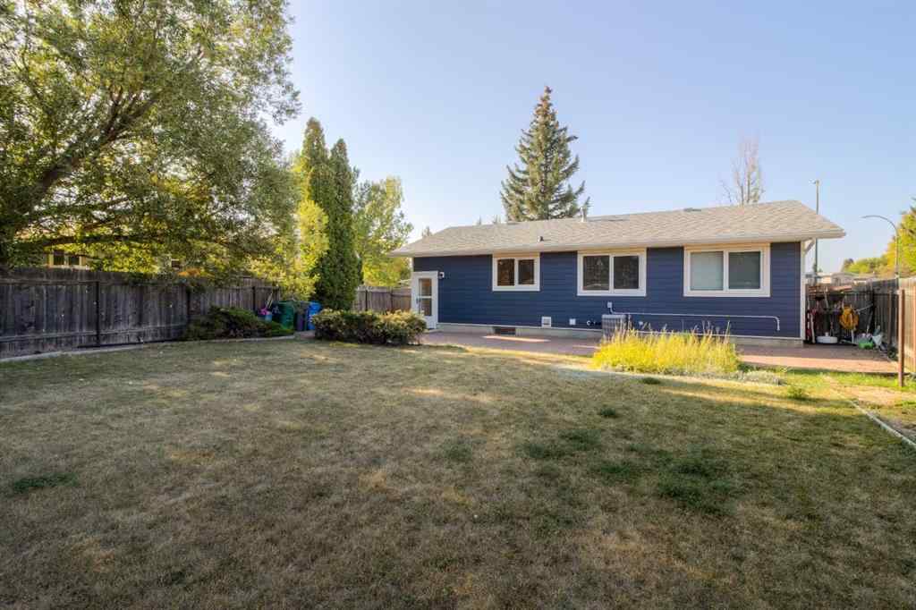 MLS® A2250939 - 946 Columbia Boulevard W in Varsity Village Lethbridge, Residential