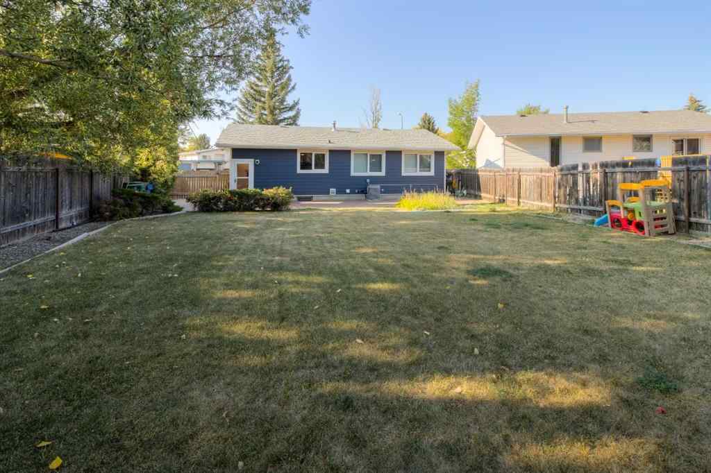 MLS® A2250939 - 946 Columbia Boulevard W in Varsity Village Lethbridge, Residential