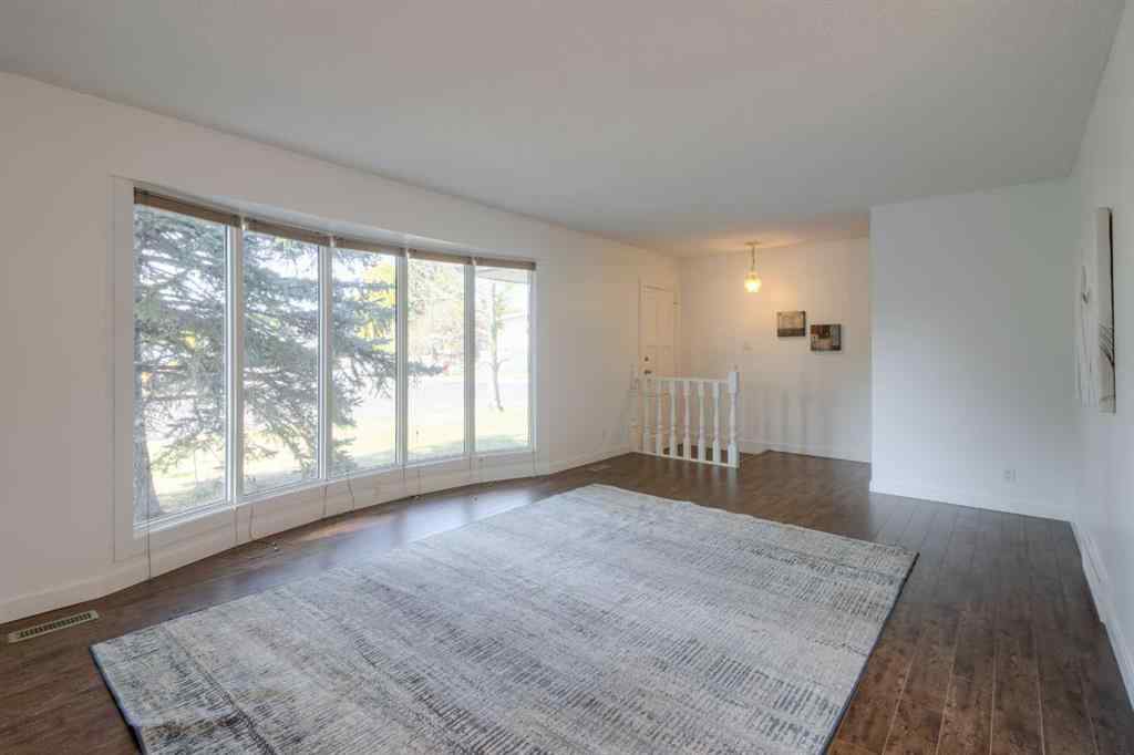 MLS® A2250939 - 946 Columbia Boulevard W in Varsity Village Lethbridge, Residential