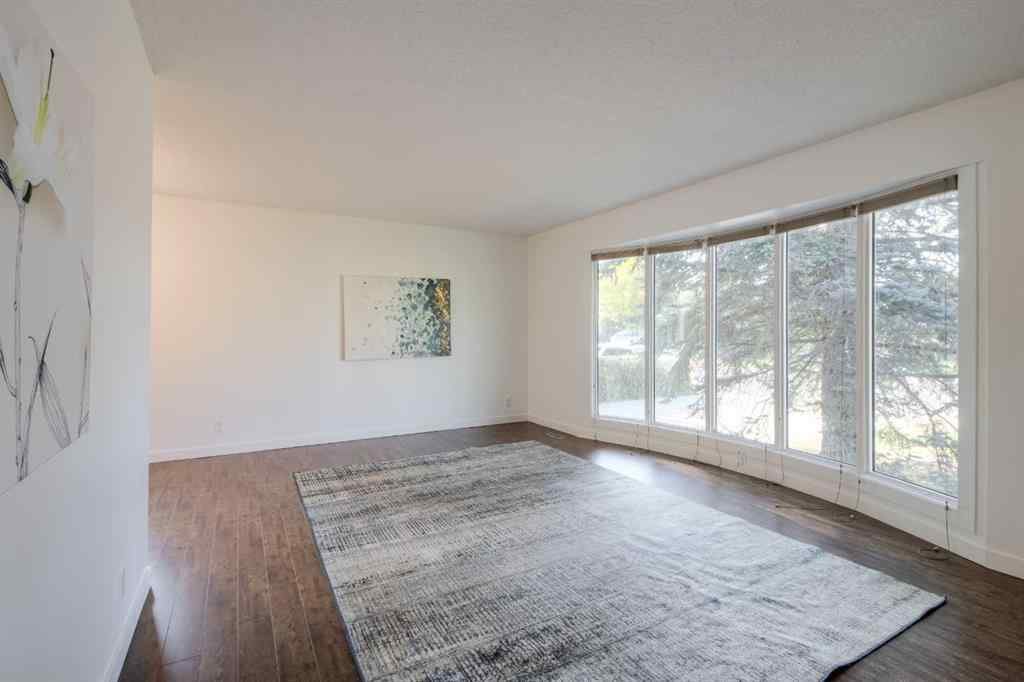 MLS® A2250939 - 946 Columbia Boulevard W in Varsity Village Lethbridge, Residential