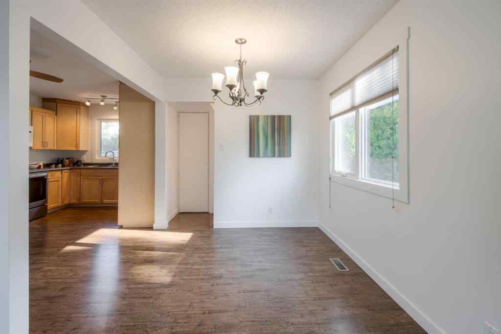 MLS® A2250939 - 946 Columbia Boulevard W in Varsity Village Lethbridge, Residential
